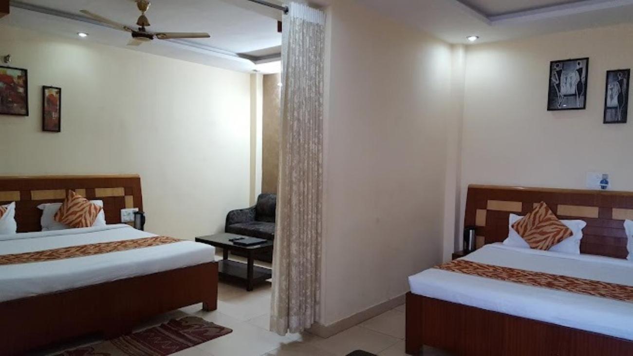 Hotel Vinayak Palace Bilāspur Esterno foto