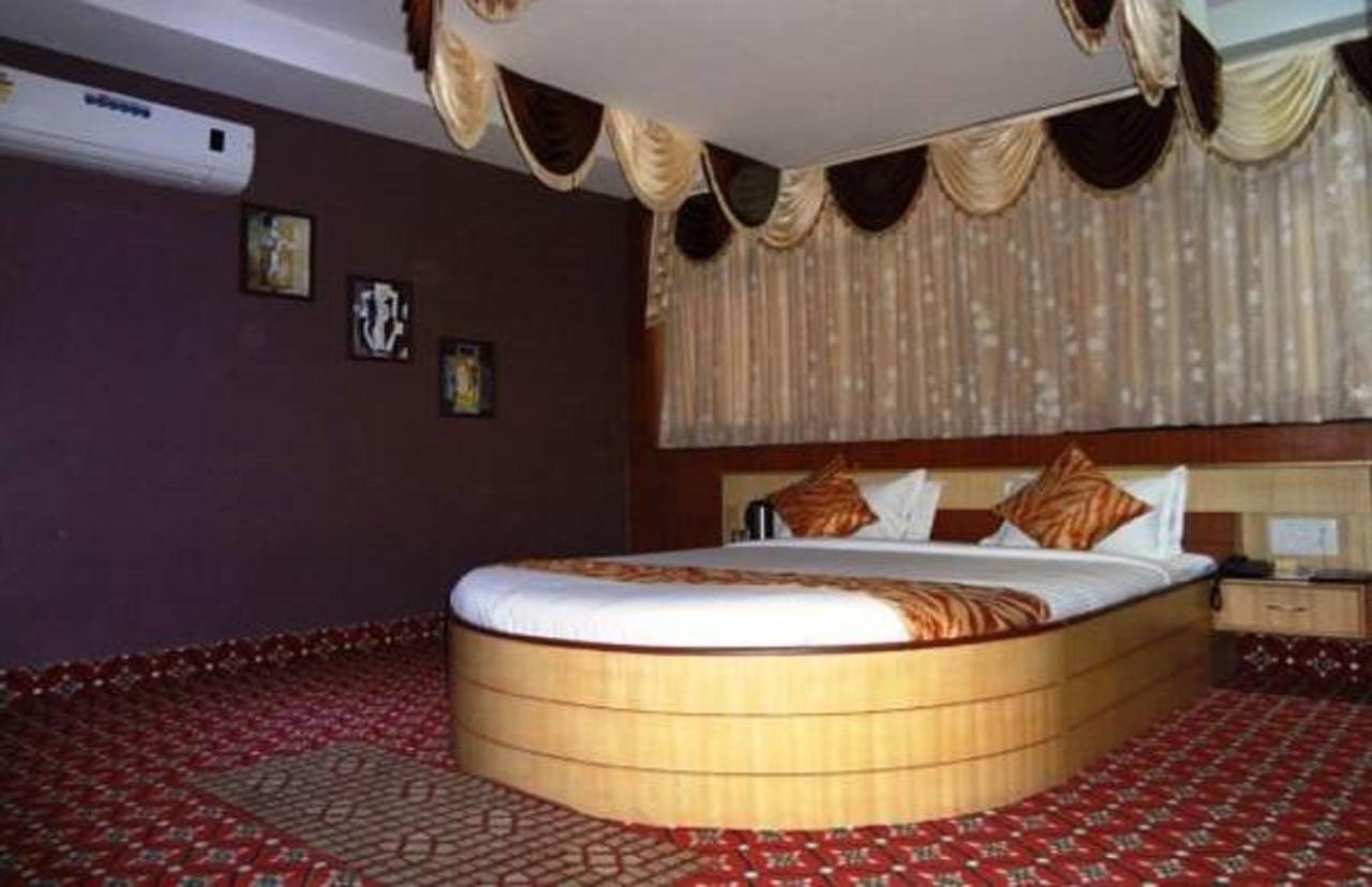 Hotel Vinayak Palace Bilāspur Esterno foto