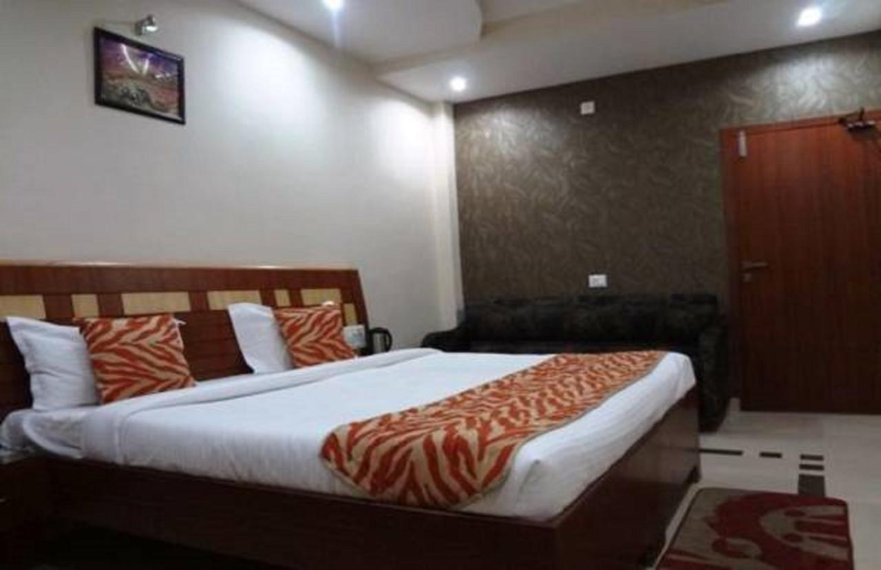 Hotel Vinayak Palace Bilāspur Esterno foto