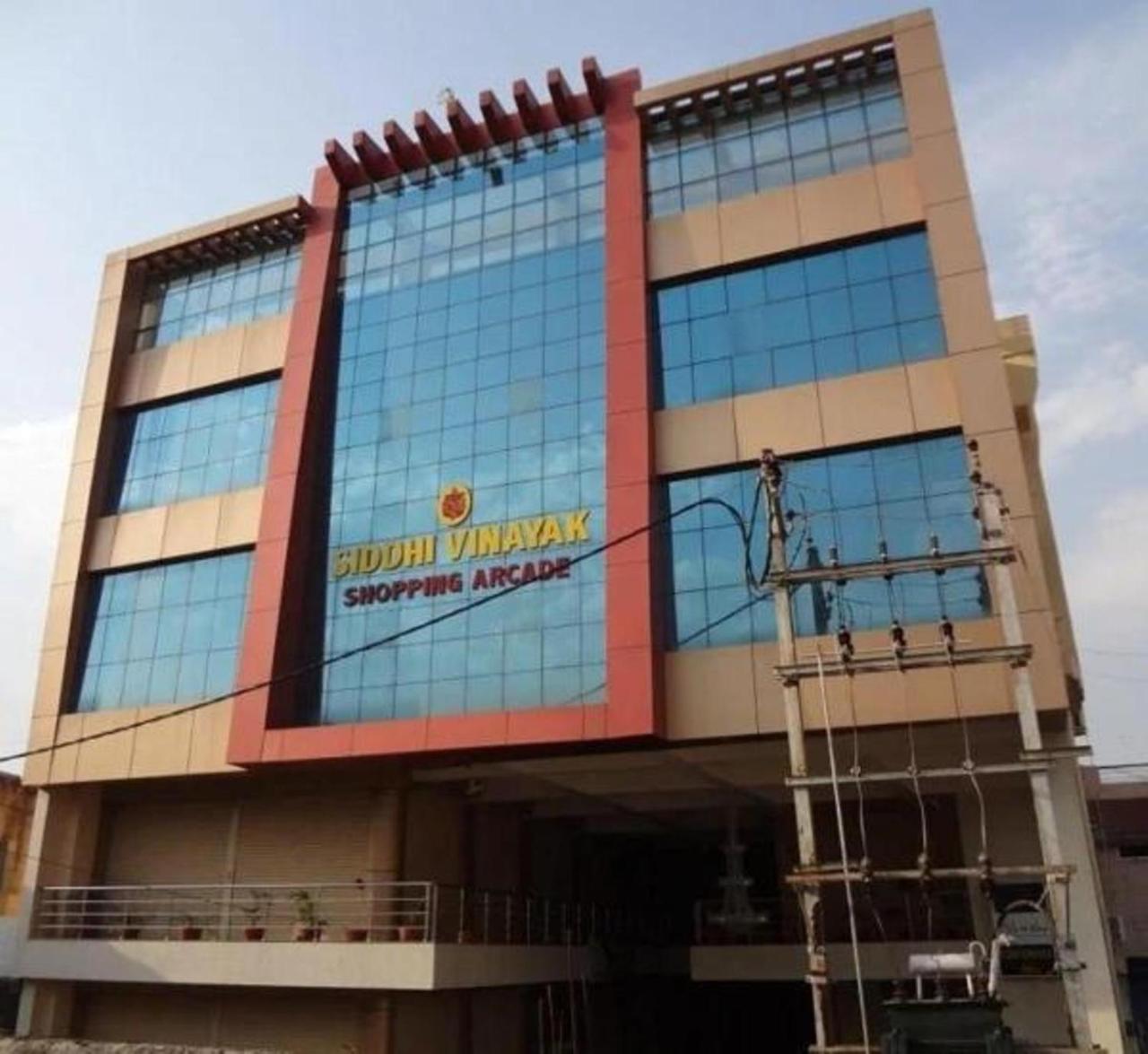 Hotel Vinayak Palace Bilāspur Esterno foto